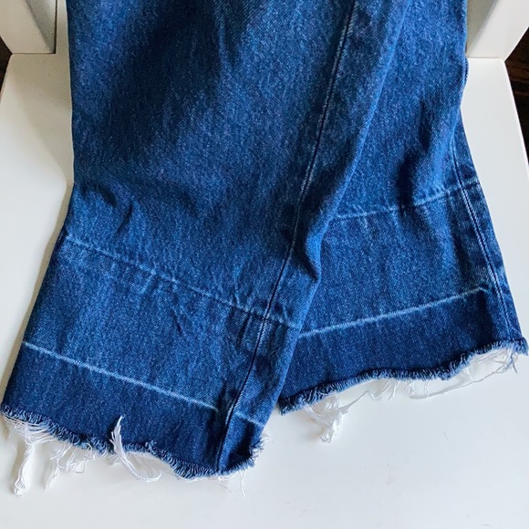 SOLD - LIKE NEW Levi’s 501 Distressed Raw Hem Crop Jeans - Picture 6 of 13